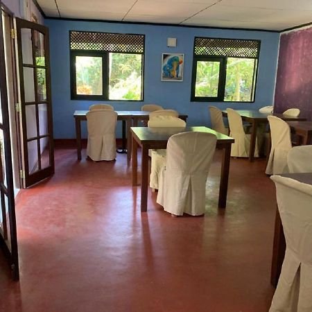 Palm Beach Inn & Sea Shells Cabanas Bentota Esterno foto