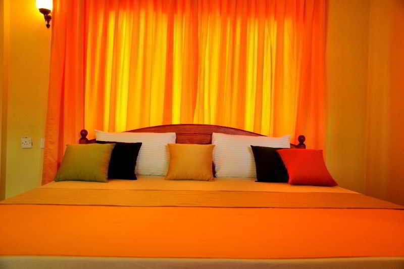 Palm Beach Inn & Sea Shells Cabanas Bentota Esterno foto