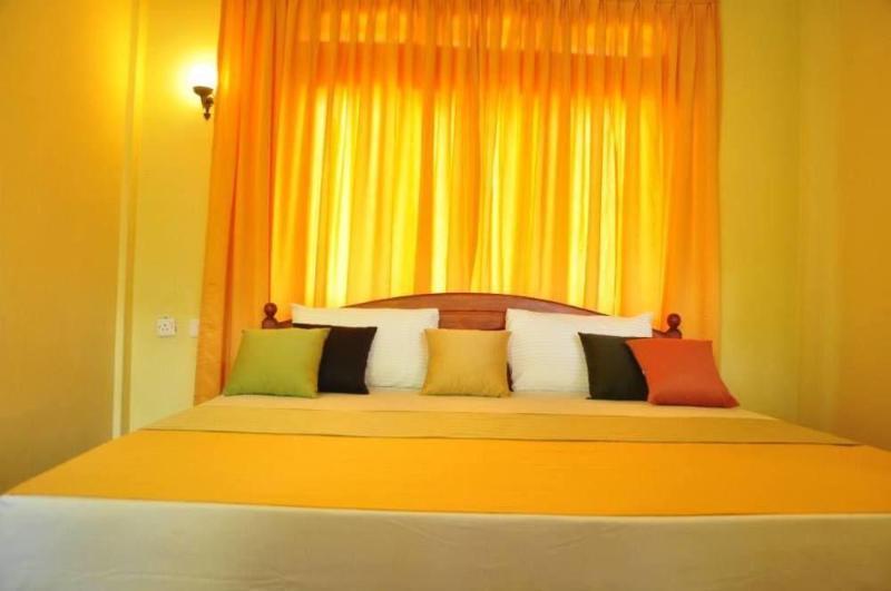 Palm Beach Inn & Sea Shells Cabanas Bentota Esterno foto